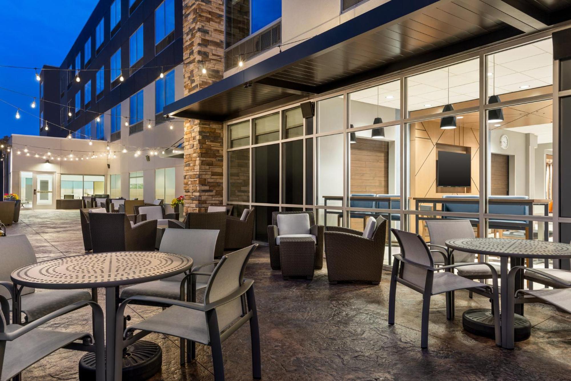 Holiday Inn Express & Suites Rhinelander By Ihg Exterior foto